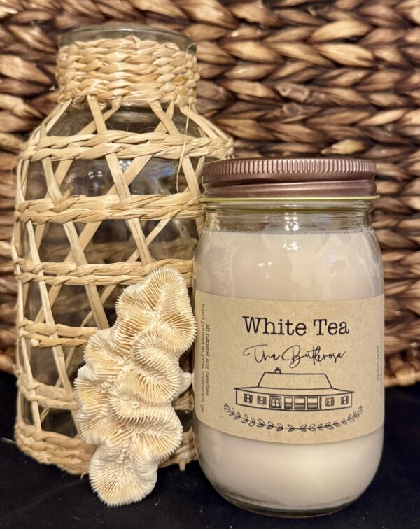 White Tea - Pint Size Mason Jar Candle